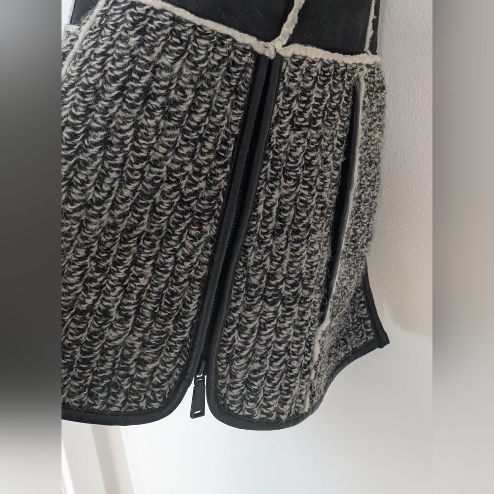 T Tahari Bias Zip Winter Vest Fur Faux Suede Winter Warm Sherpa Size XS Black - Picture 10 of 16